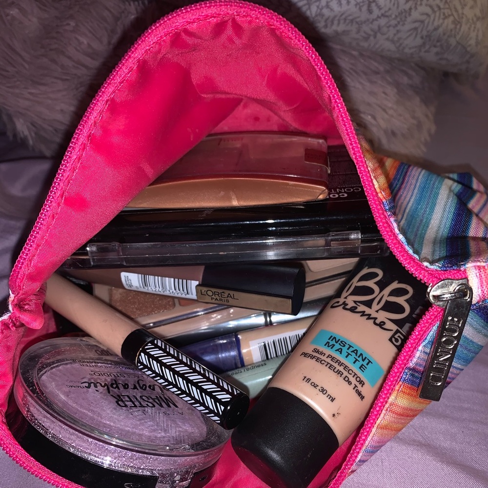Makeup bundle ๐
๐ - Picture 4 of 4